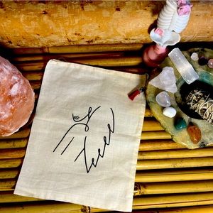 BUNDLE ONLY Light canvas bag with pull close string. 🩶
